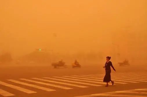 強沙塵天氣對我國環(huán)境空氣質(zhì)量帶來嚴重影響，空氣質(zhì)量監(jiān)測站大有用處！